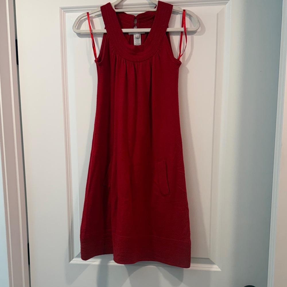 Red sleeveless dress